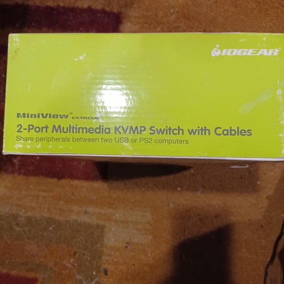 Iogear 2-port multimedia KVMP switch with cables - Picture 4 of 6
